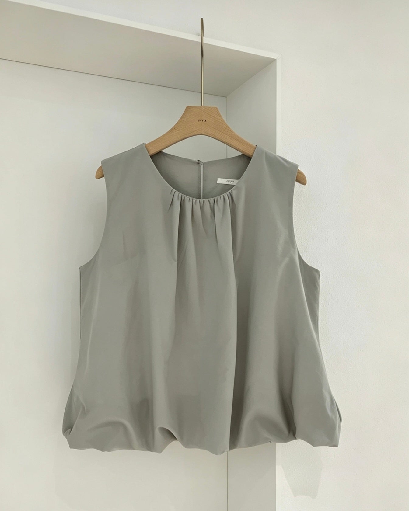 Balloon Sleeveless Blouse