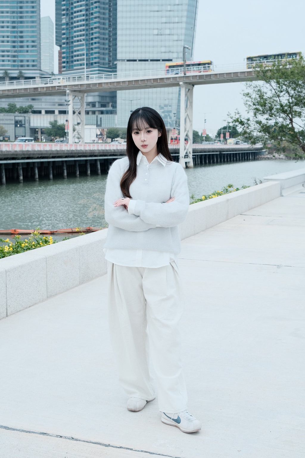 Pleated Curved Blade Pants
