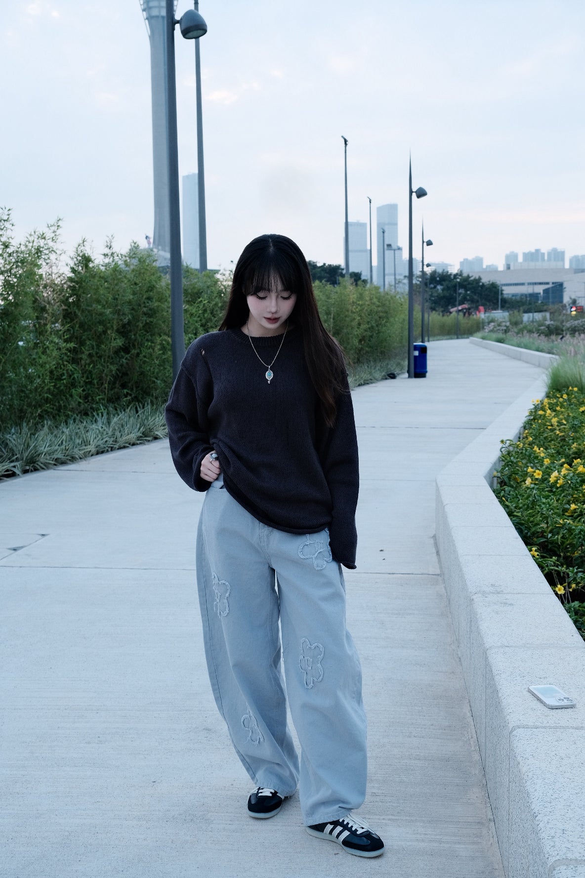 Floral Embroidered Curved Blade Pants