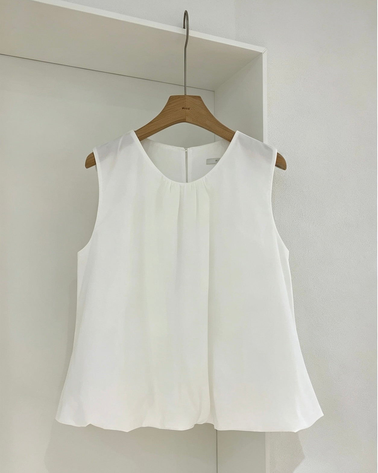 Balloon Sleeveless Blouse