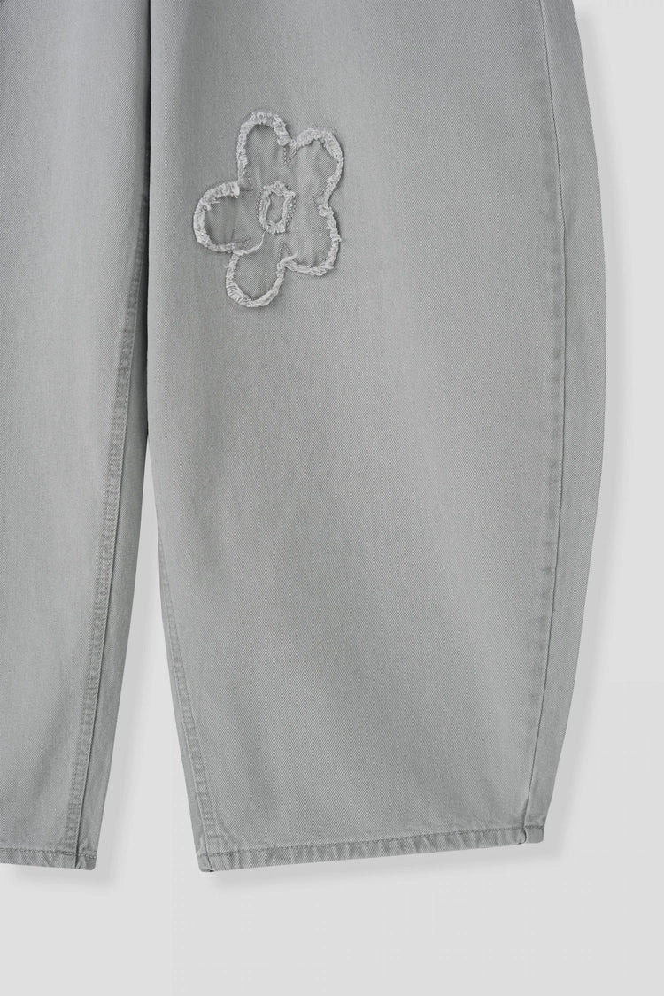 Floral Embroidered Curved Blade Pants