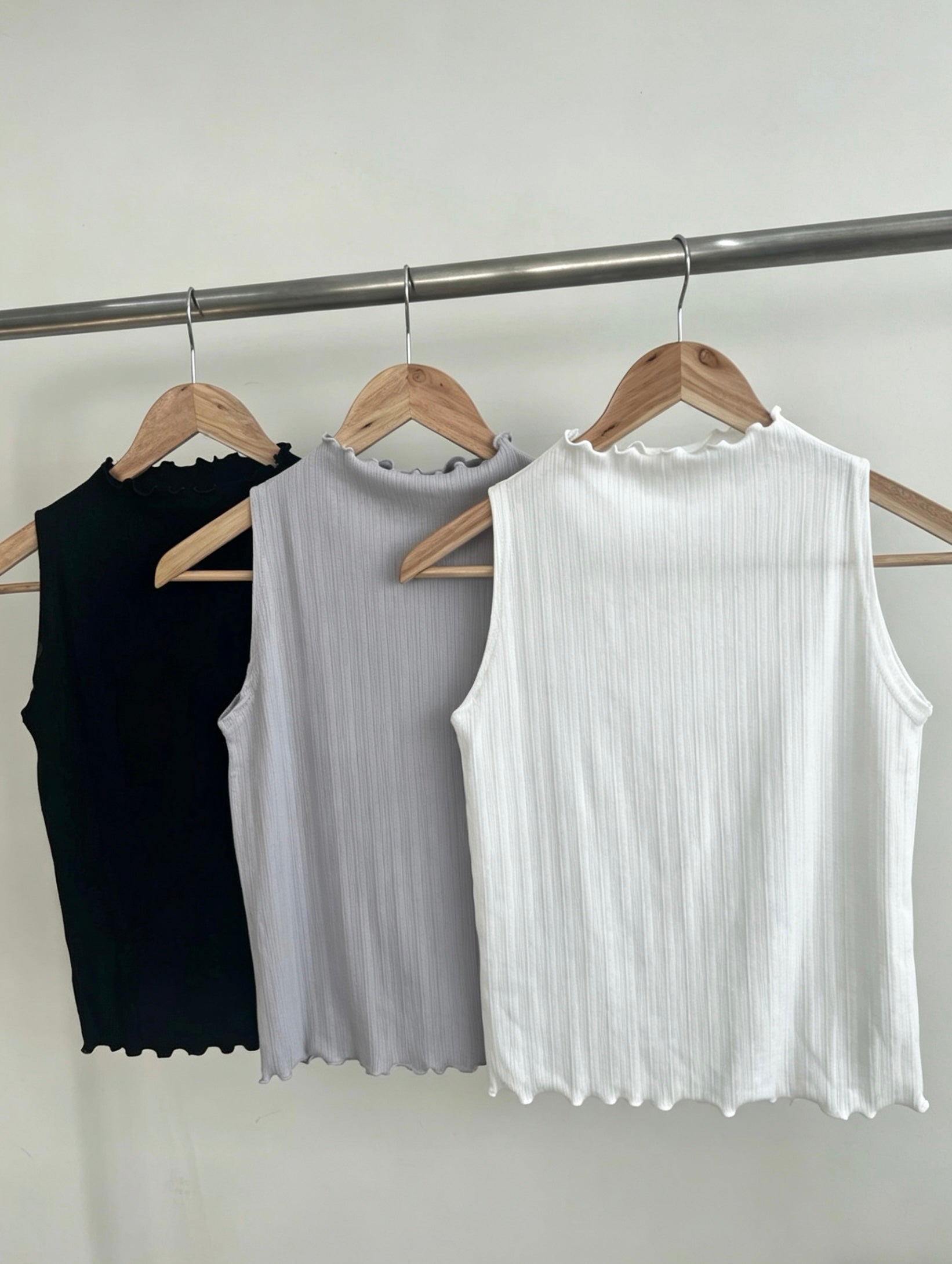 Half-neck Sleeveless Top