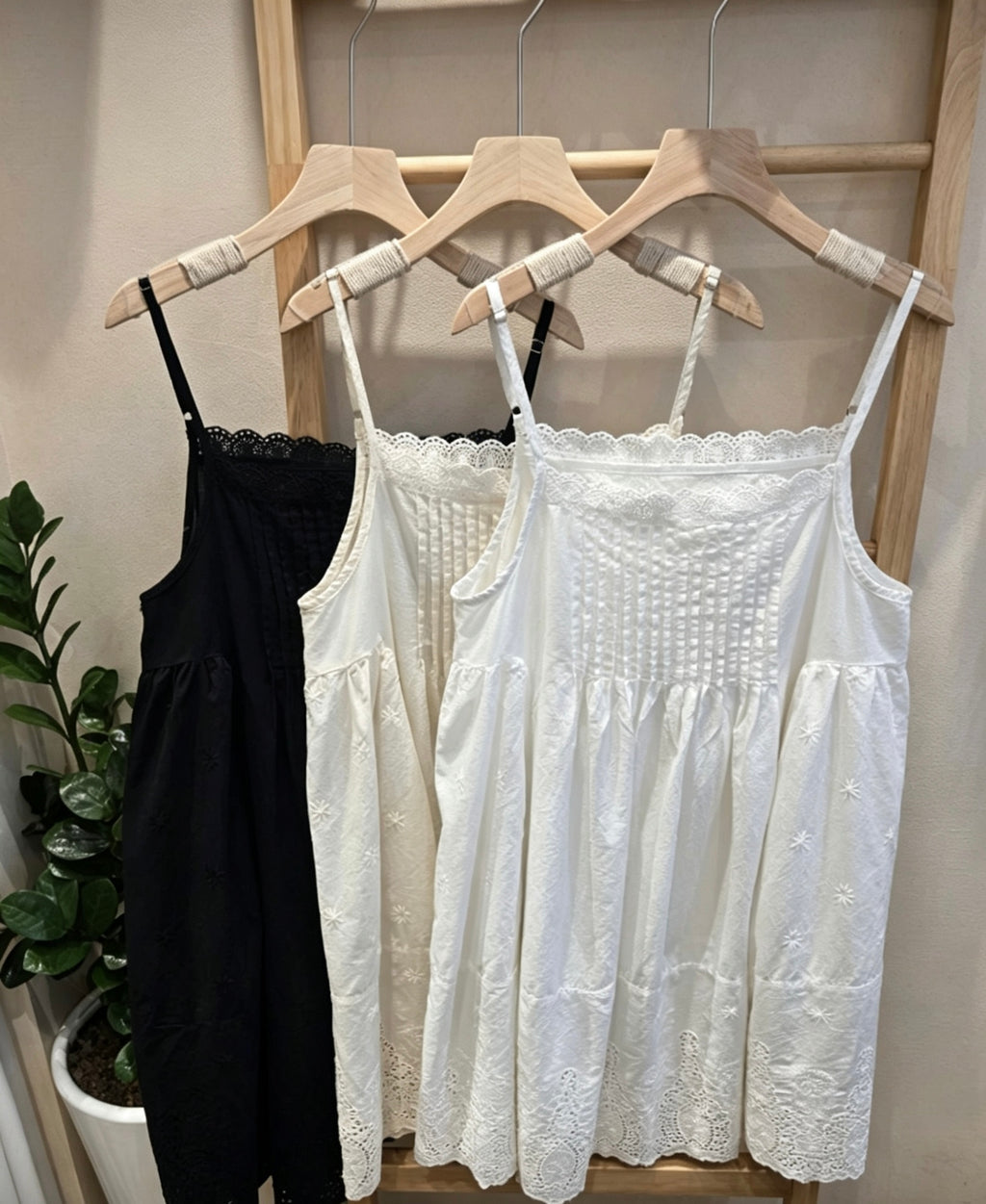 Soft Lace Layered Sleeveless Dress